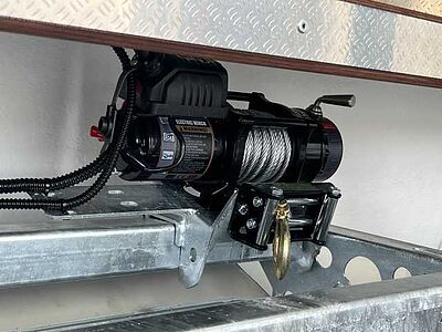 Brian James Race Transporter 5 Autotransporter geschlossen