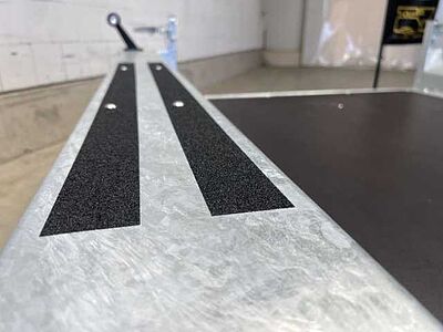 Martz BAU-3 260/2 S 1,8T Maschinentransporter