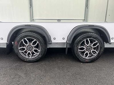 Brian James Race Sport Autotransporter geschlossen