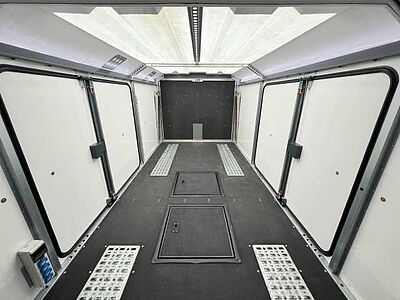 Brian James Race Transporter 7 Autotransporter geschlossen