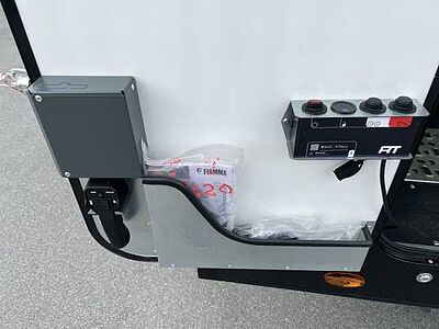 Brian James Race Transporter 7 Autotransporter geschlossen