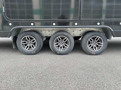 Brian James Race Transporter 7 Autotransporter geschlossen