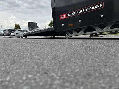 Brian James Race Transporter 7 Autotransporter geschlossen