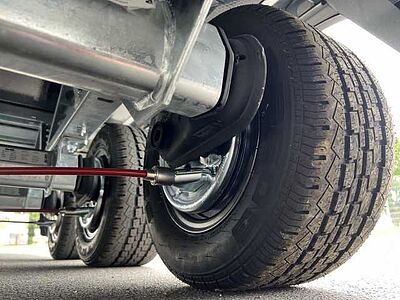 Brian James Race Transporter 7 Autotransporter geschlossen