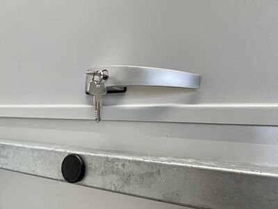 Cheval Liberte Debon C1000 Roadster Autotransporter geschlossen