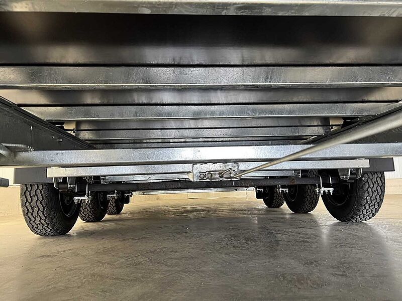 Nugent Beavertail B5523T Tridem Maschinentransporter