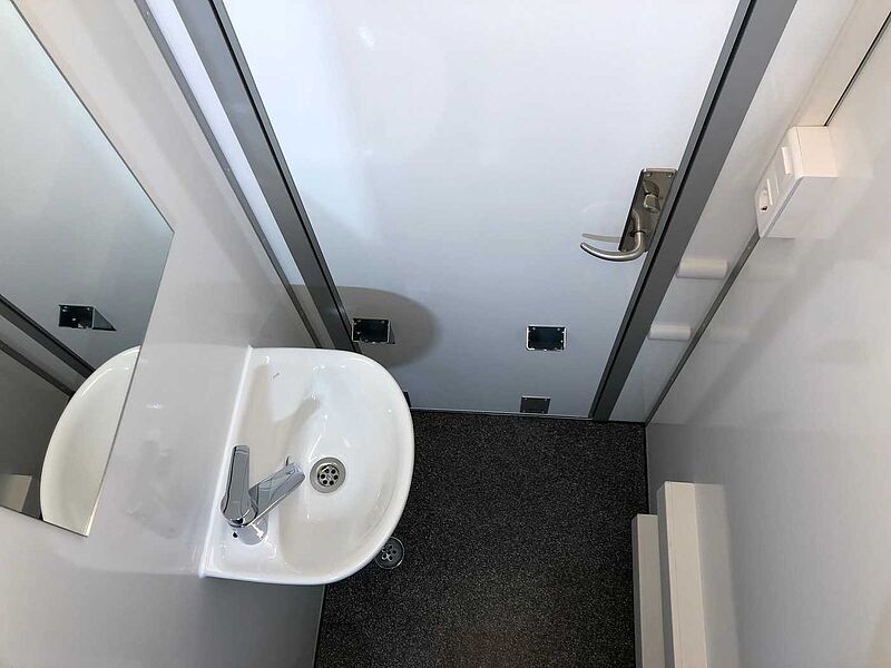 Rosemeier EW TA-NO Duschwagen mit 4 Duschen Toilettenanhänger
