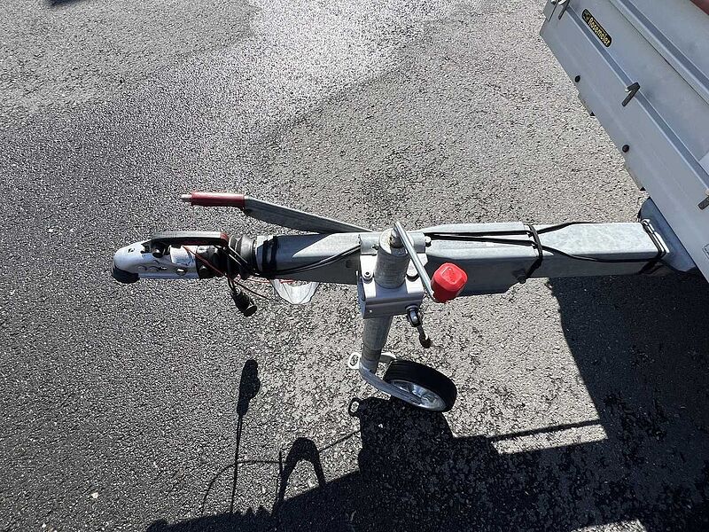 Koch 10.26 mit Spriegel und Plane Kastenanhänger