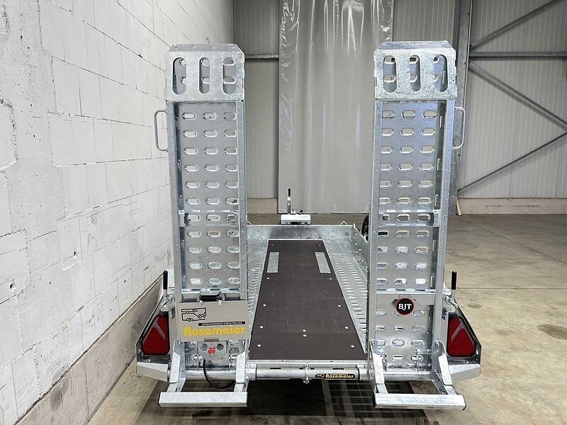 Brian James Cargo Digger Plant 2 Maschinentransporter