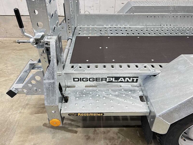 Brian James Cargo Digger Plant 2 Maschinentransporter