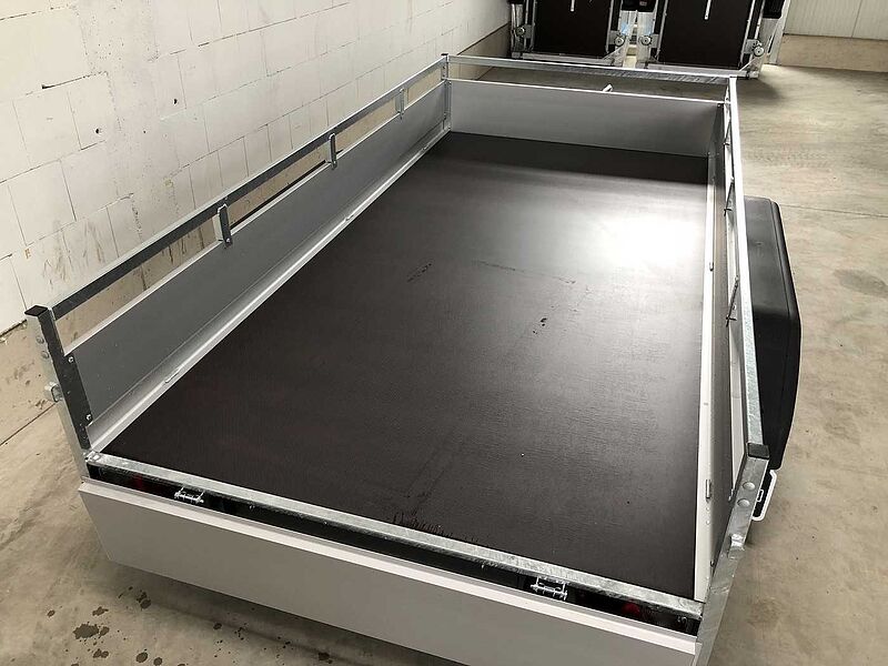 Saris McAlu Pro 305 153 2000 2 Ramp Kastenanhänger geb