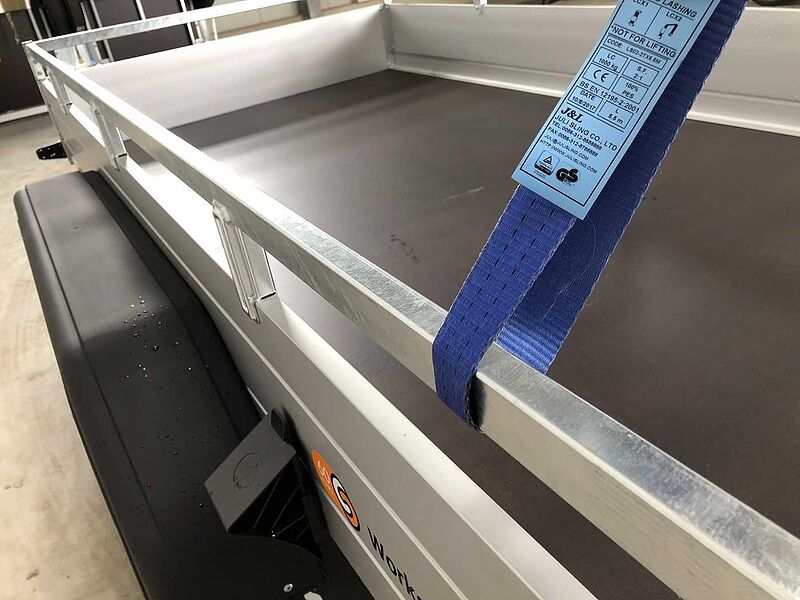 Saris McAlu Pro 305 153 2000 2 Ramp Kastenanhänger geb