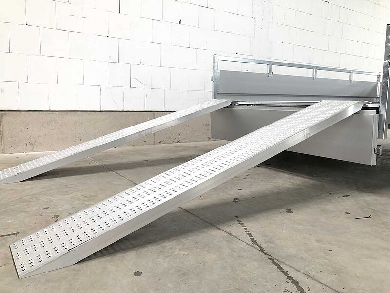 Saris McAlu Pro 305 153 2000 2 Ramp Kastenanhänger geb