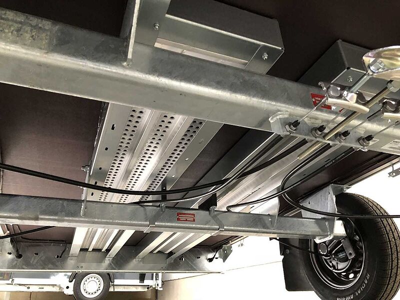 Saris McAlu Pro 305 153 2000 2 Ramp Kastenanhänger geb
