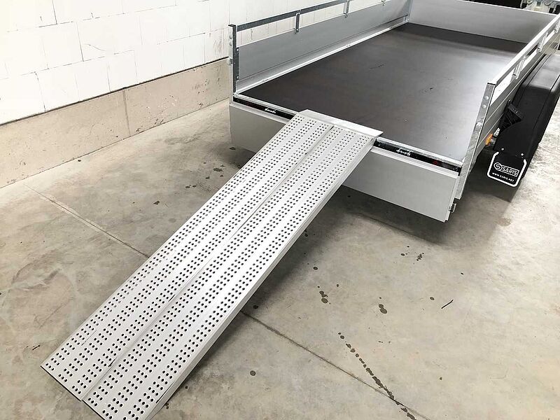 Saris McAlu Pro 305 153 2000 2 Ramp Kastenanhänger geb