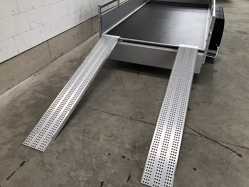 Saris McAlu Pro 305 153 2000 2 Ramp Kastenanhänger geb