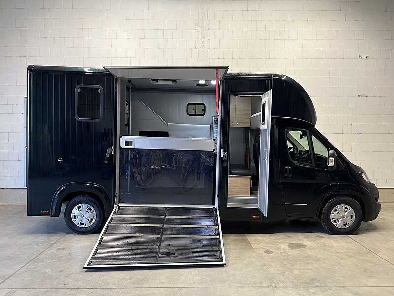 Fiat Böckmann Compact L+ Stall Tour LKW