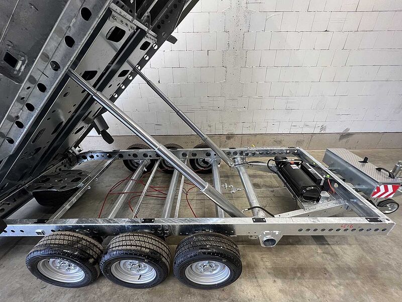 Brian James Cargo Tipper 2 3-Achser Rückwärtskipper