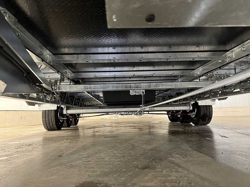 Brian James Race Transporter 7 Autotransporter geschlossen