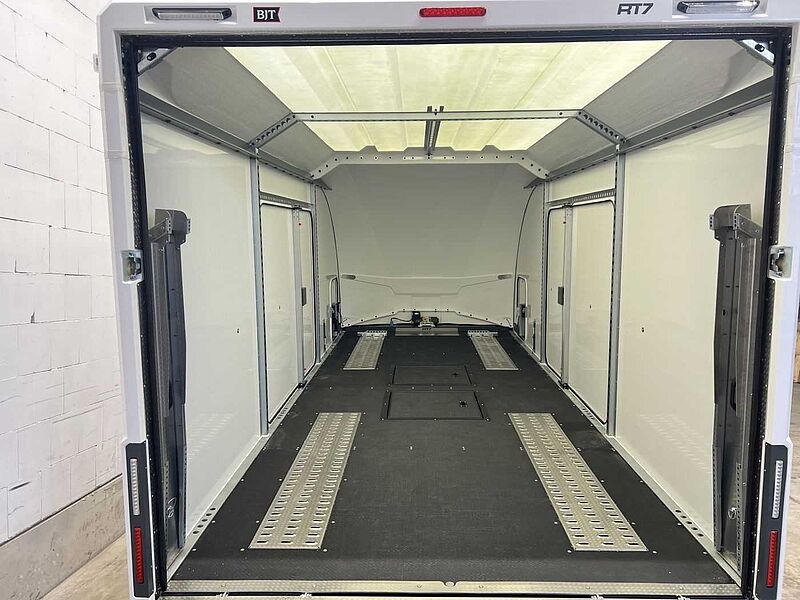 Brian James Race Transporter 7 Autotransporter geschlossen