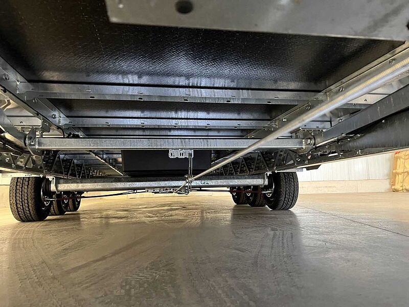Brian James Race Transporter 7 Autotransporter geschlossen