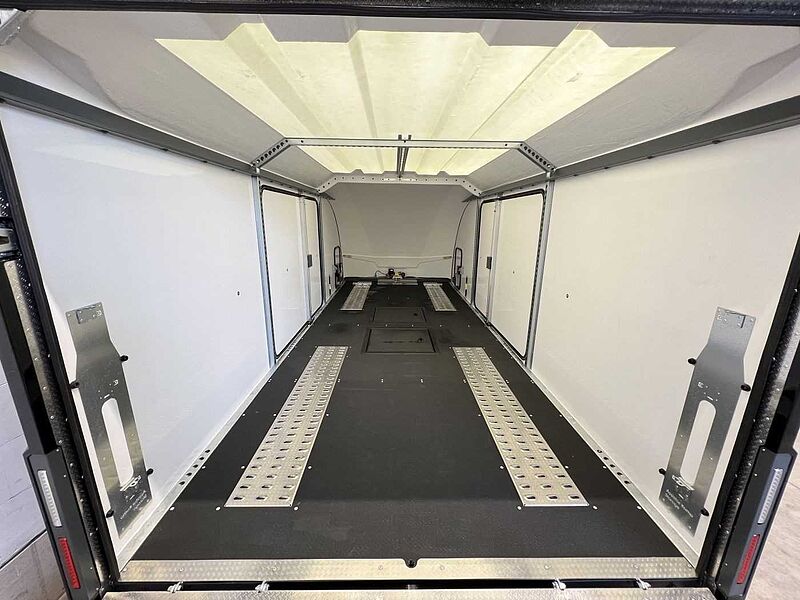 Brian James Race Transporter 7 Autotransporter geschlossen