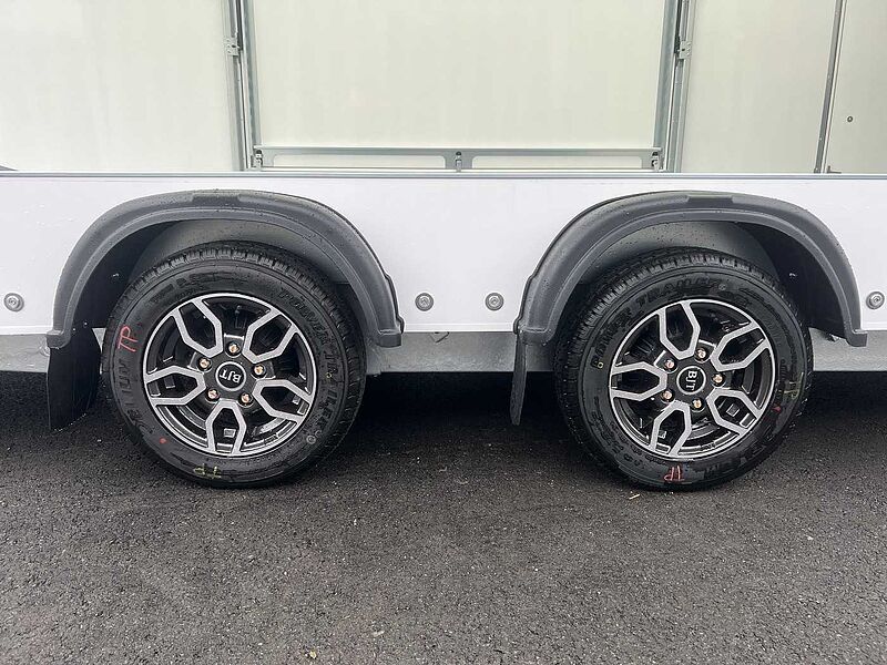 Brian James Race Sport Autotransporter geschlossen