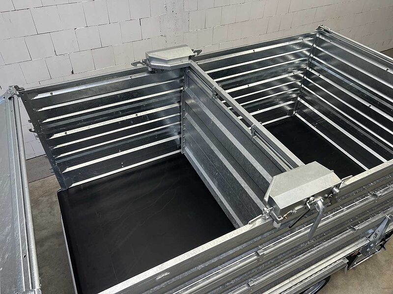 GA 3500 mit Trennwand Abrollanhänger