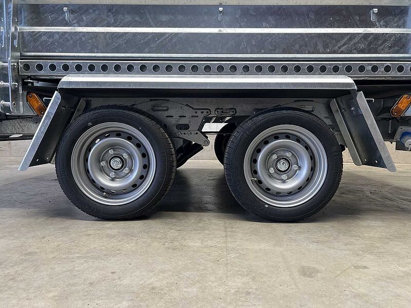 GA 3500 mit Trennwand Abrollanhänger