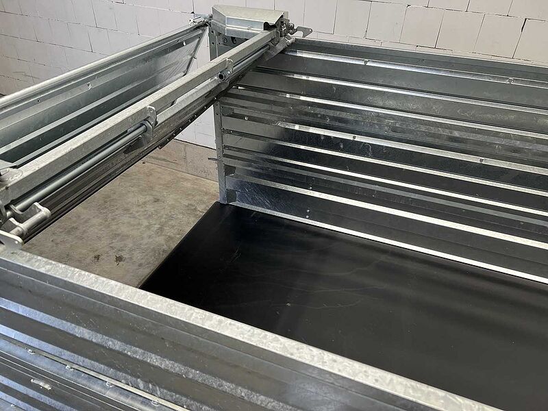 GA 3500 mit Trennwand Abrollanhänger