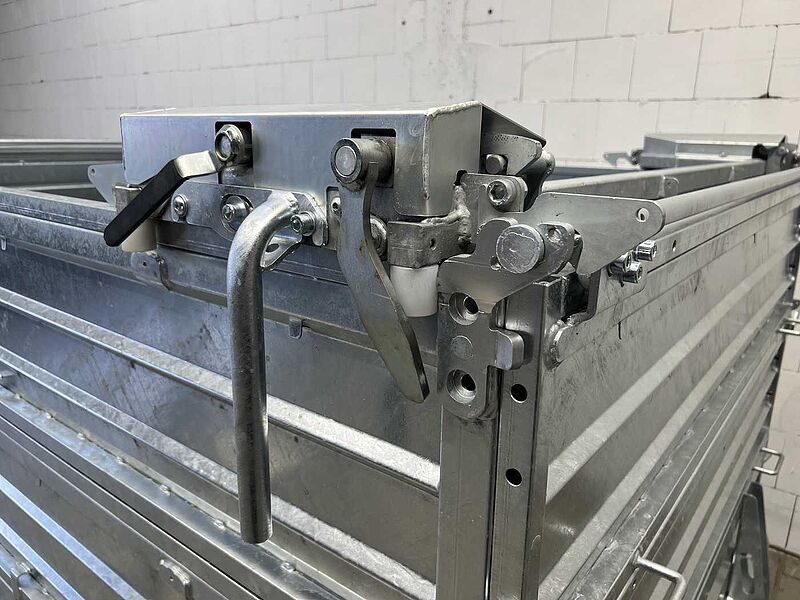 GA 3500 mit Trennwand Abrollanhänger