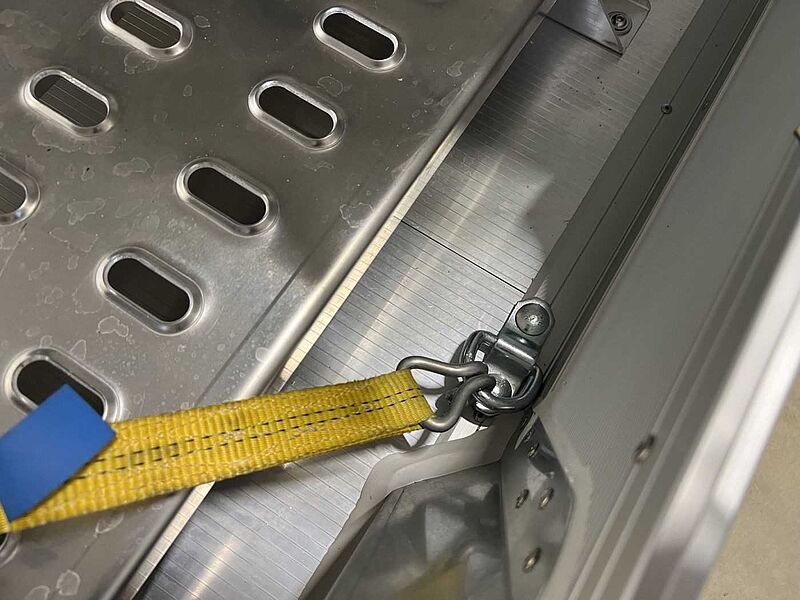 Cheval Liberte Debon C2000 Roadster ALF Autotransporter geschlossen