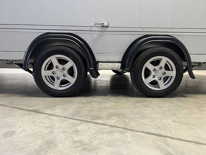 Cheval Liberte Debon C2000 Roadster ALF Autotransporter geschlossen