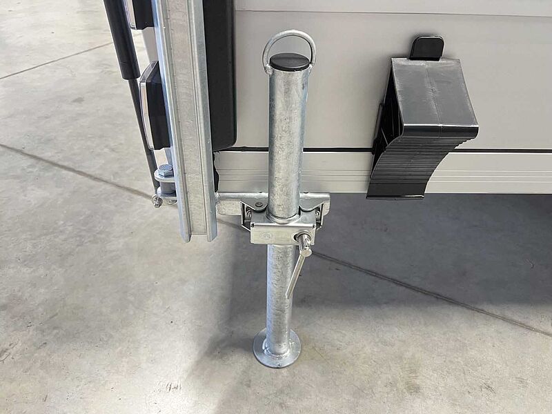 Cheval Liberte Debon C2000 Roadster ALF Autotransporter geschlossen