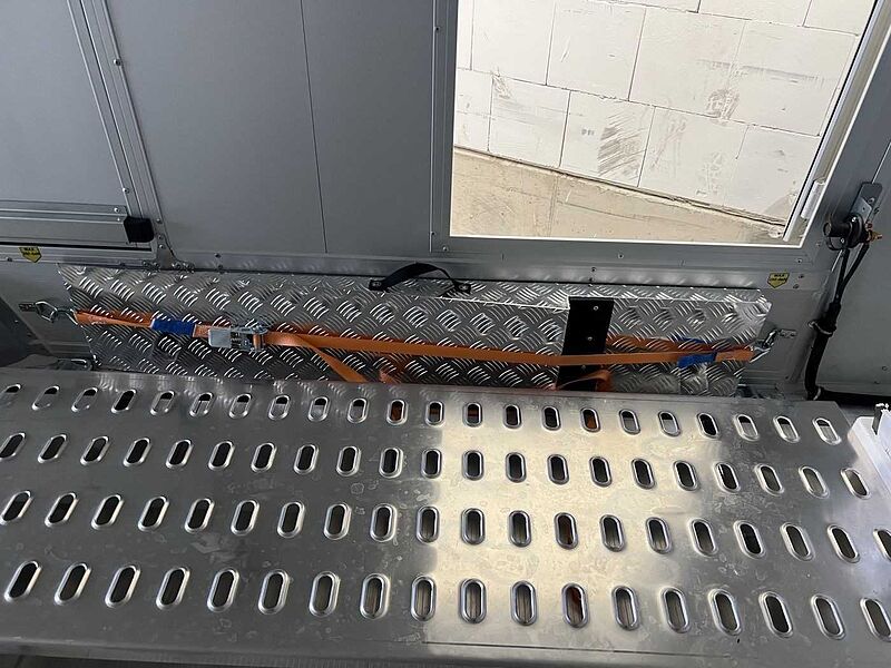 Cheval Liberte Debon C2000 Roadster ALF Autotransporter geschlossen