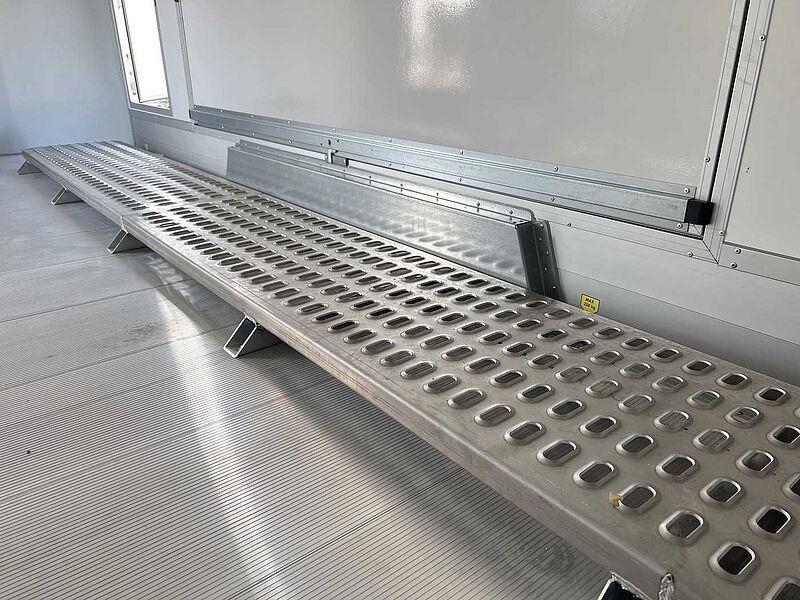 Cheval Liberte Debon C1000 Roadster E-Winde, Stand Autotransporter ge
