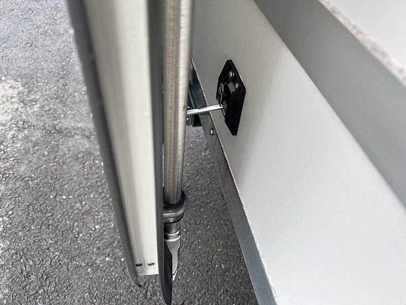 Blyss F1330HD Seitentür Kofferanhänger