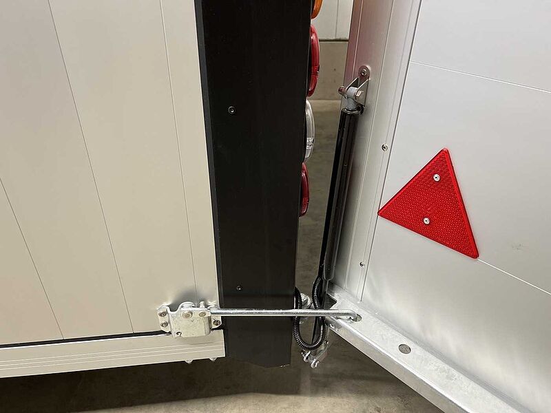 Cheval Liberte Debon C900 Roadster Kofferanhänger