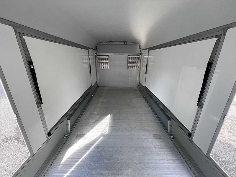 Cheval Liberte Debon C1000 Roadster ALF Autotransporter geschlossen