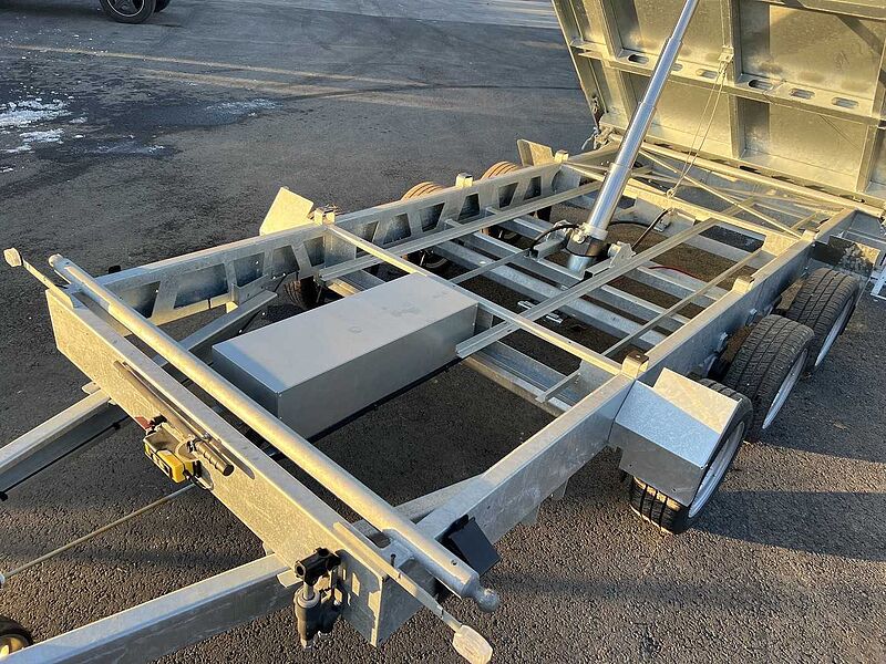 Humbaur HTK 3500.41 Tridem EP BWAufs. Dreiseitenkipper