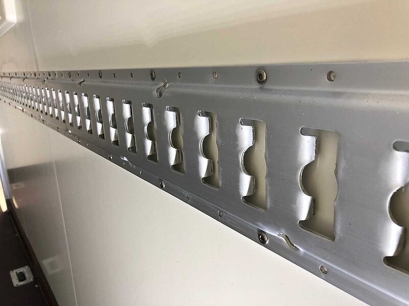 Vezeko TK B 27.35 Rampe Tür Fenster Kofferanhänger