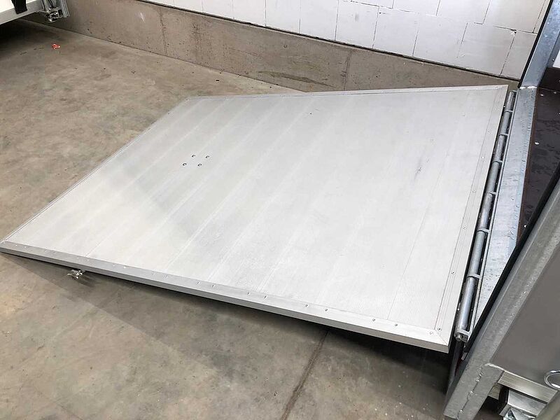 Vezeko TK B 27.35 Rampe Tür Fenster Kofferanhänger