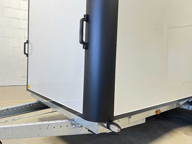 Henra Box Trailer mit Seitenklappe Kofferanhänger