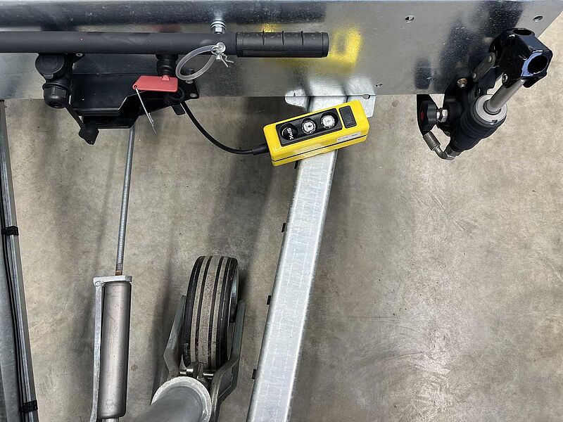 Humbaur HTK 3500.37 Stahl Black Dreiseitenkipper
