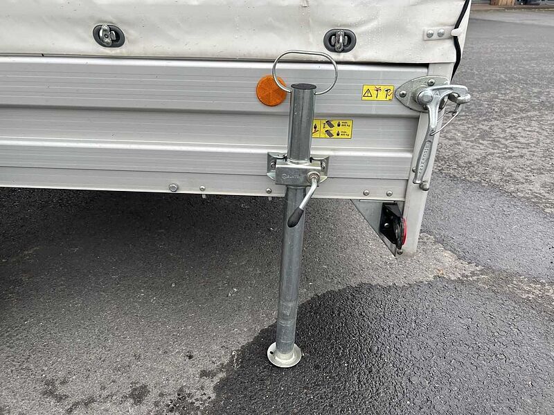 Böckmann TL-AL 3015/135 Plane weiß Kastenanhänger gebrems