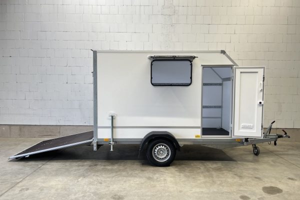 Blyss F1330HD Seitentür,Fenster,Aero Kofferanhänger