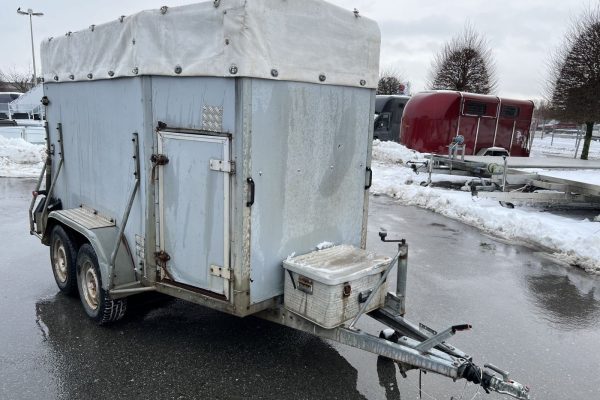 Gebrauchter Viehanhänger (Bastlerfahrzeug) mit Plane und Einstiegstüren