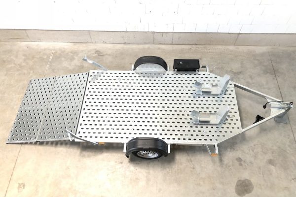 Motorradanhänger mit Radwippen – sicherer Transportanhänger für zwei Motorräder.