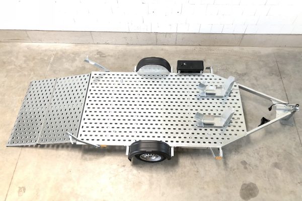 Motorradanhänger mit Radwippen – sicherer Transportanhänger für zwei Motorräder.