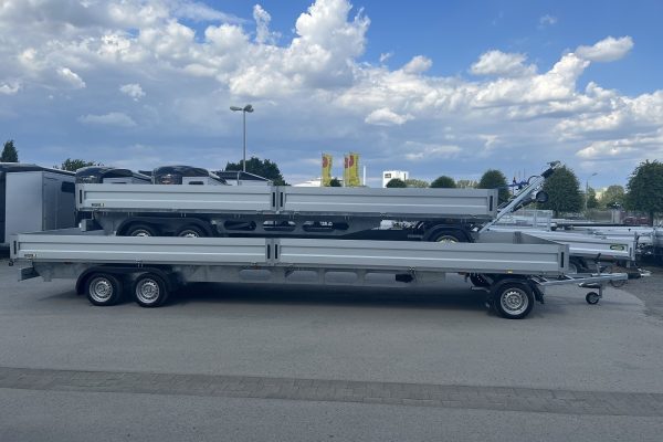 Drehschemelanhänger mit Bordwänden – vielseitiger Anhänger für Baustelle, Landwirtschaft und Gewerbe.